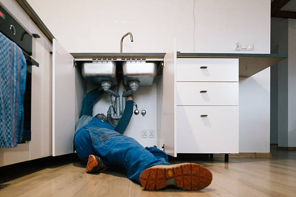 Professional Leak Detection technician working in El Monte, CA